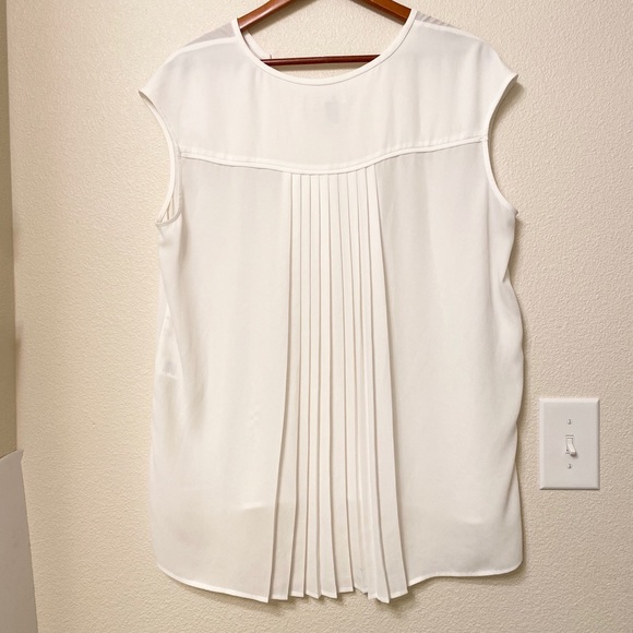 Chelsea28 Pleat Back Top - Picture 10 of 12